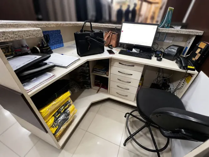 Balcão em L (ideal para recepção)
