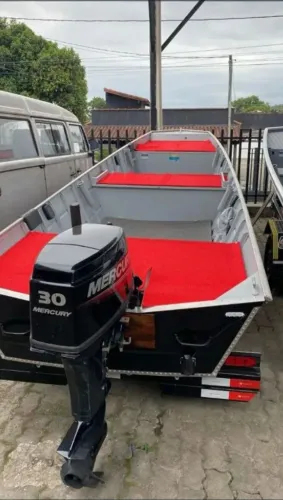 Barco Semichato 6m semi novo