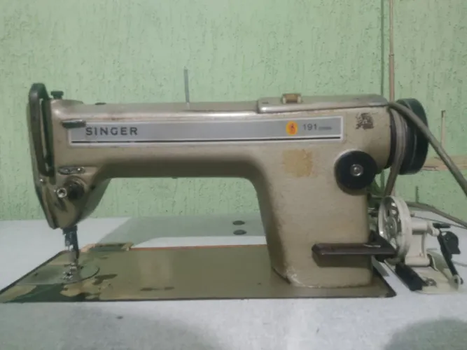 Máquina de costura reta Singer industrial cabo grosso semi nova