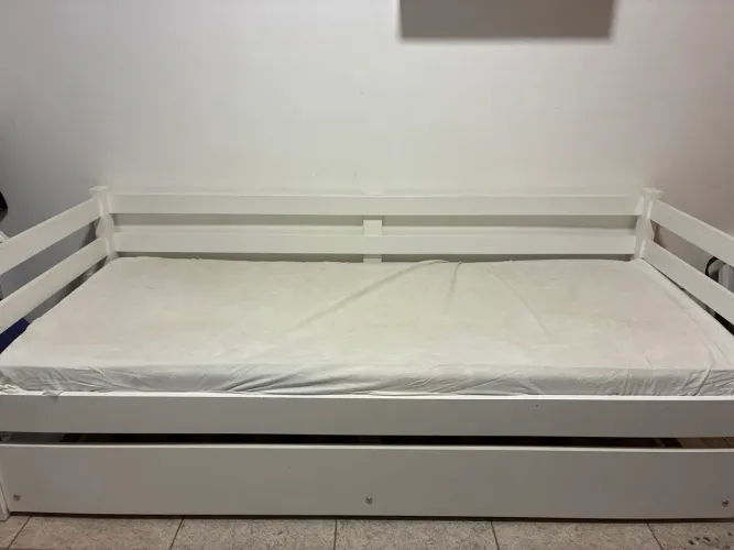 Cama tok&stok com um colchão
