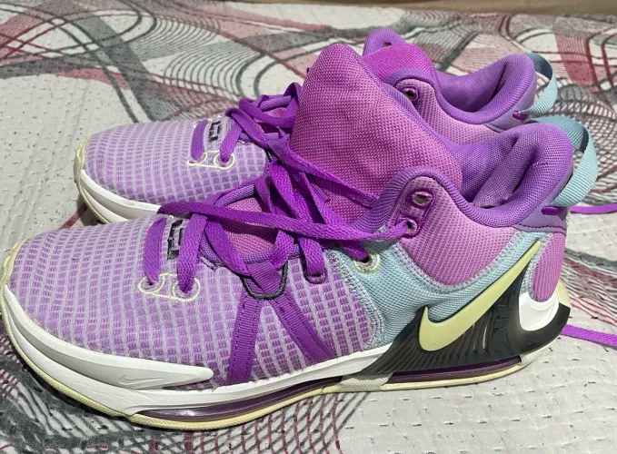 Vendo tênis Nike Lebron Witness 7 41/42