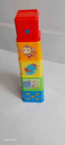 Brinquedo bliciscde montar fisher price