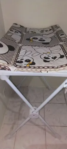Trocador de bebê com banheira