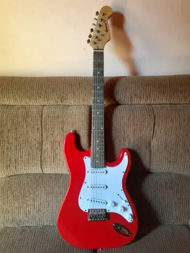 Guitarra Stratocaster Queens