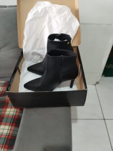 Vendo bota nunca usada