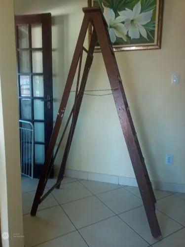 Escada de madeira para residências