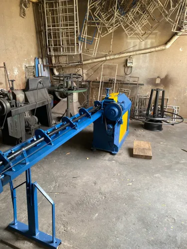 Máquina de endireitar e cortar arame