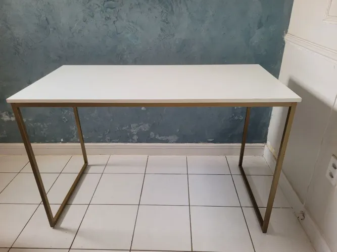 Mesa de Metalon e MDF