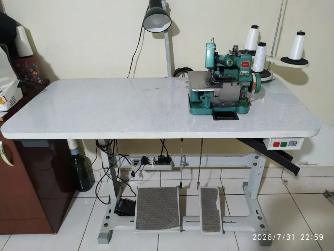 Máquina de costura overloque semi industrial (usada)