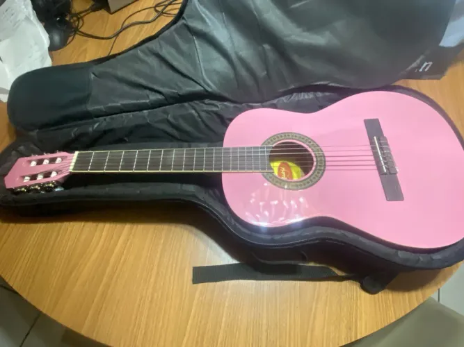 Violão infantil rosa com capa