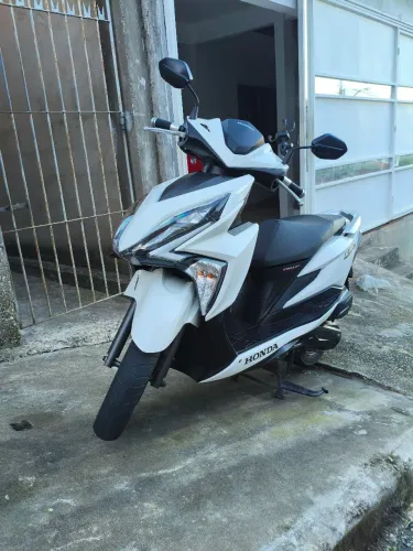 Moto super conservada, nova, só pegar e andar