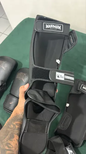 Caneleira muay thai max