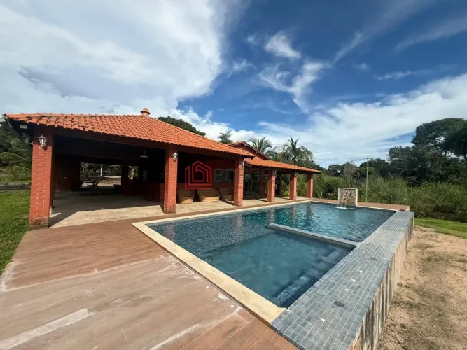 CHÁCARA NA ÁREA URBANA COM SISTEMA DE ENERGIA SOLAR PRÓPIO, 3 AÇUDES, PISCINA NATURAL, RIA