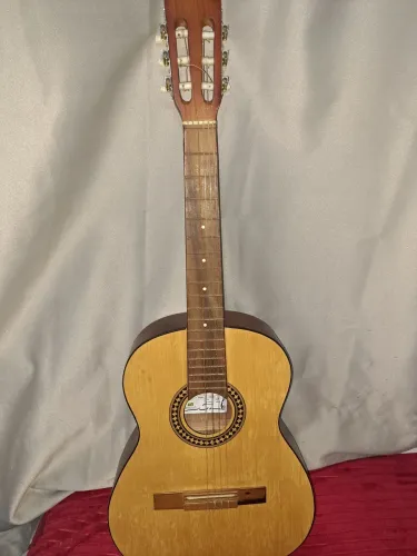 Violão modelo estudante