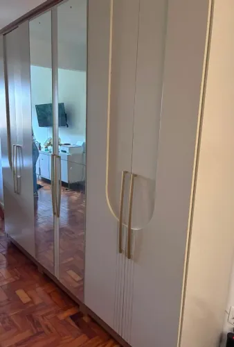 Guarda-Roupa Henn Magnus 6 Portas com Espelho - R$ 1.500,00