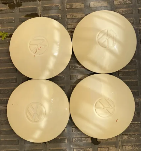 Calota abaulada branco lótus para kombi antiga fusca 5 furos aro 14. 