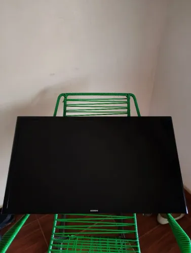 Vendo uma televisão de 32 polegadas