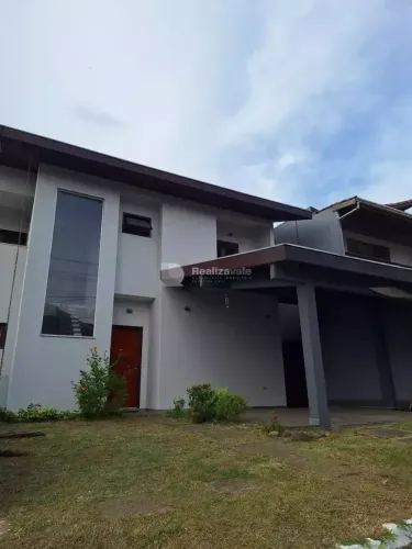 Sobrado no Condomínio Eldorado Urbanova com 3 Dorms, Escritório, Área Gourmet e 245 m² de