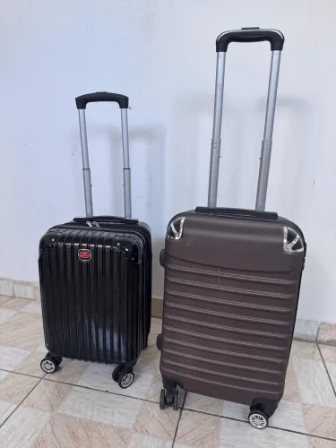 Vende ser duas malas
