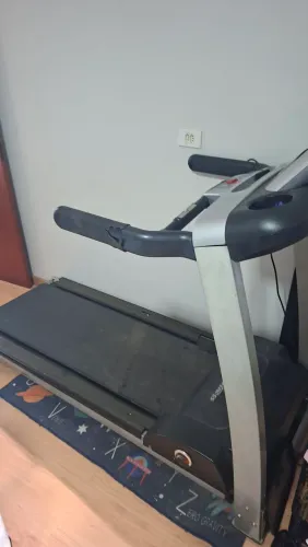 Esteira Life Fitness