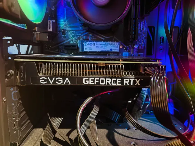 Placa de Vídeo RTX 3060 de 12GB, ótimo estado.