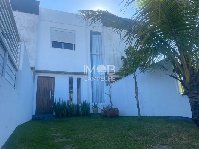 Casa de 3 quartos à Venda por R$ 1.080.000,00 no Campeche