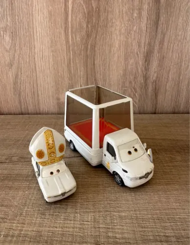 Disney Cars The Popemobile Papamovel Mattel Único a Venda no Brasil ! Raridade Absoluta !