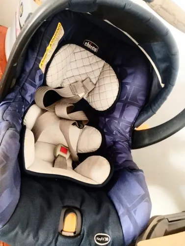 Bebê conforto com suporte