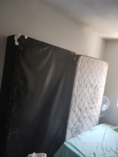 Vendo cama box solteiro
