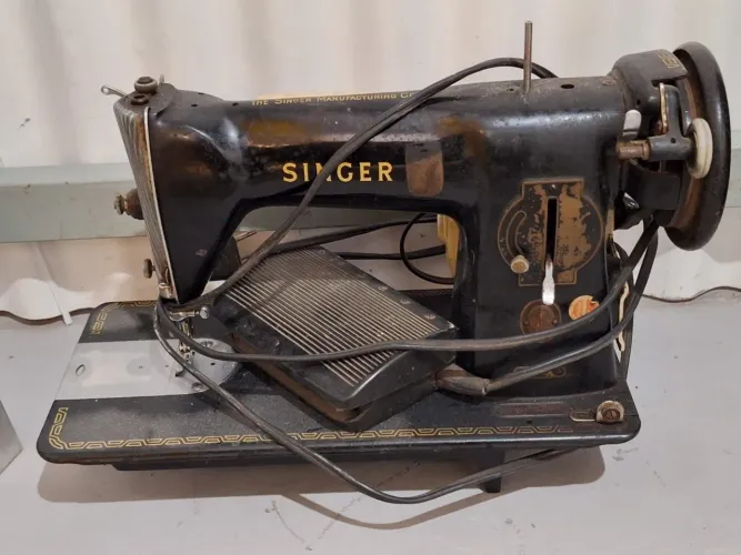 Máquina de costura Singer de Ferro Antiga