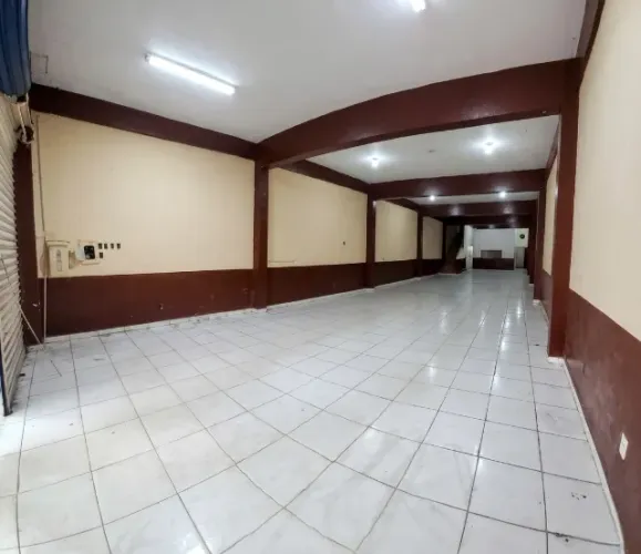 Panair/Educandos, Prédio Comercial com 3 Andares, R$ 6 mil, 3 Salões amplos, Banheiros.