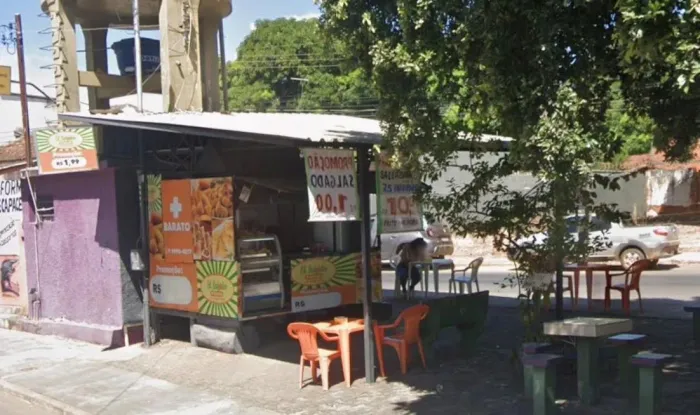 Lanchonete montada no roxo verde (ponto central)