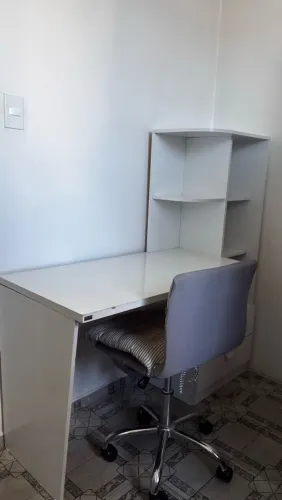 Escrivaninha + cadeira