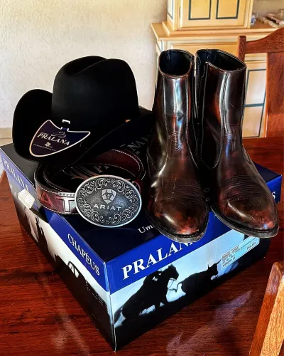 Conjunto Chapéu Pralana 59 + Cinto e fivela da Arat + Botas Paragon 42
