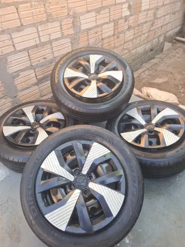 Rodas aro 15, Pneus Goodyear, calotas.
