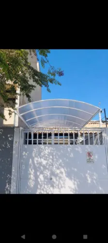 Vende-se toldo de policarbonato alveolar transparente,medindo 4.00 m