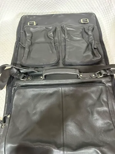 Porta ternos em couro