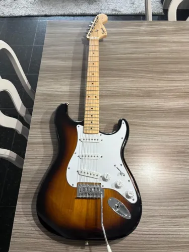 Guitarra Squier Stratocaster SSS Affinity Series