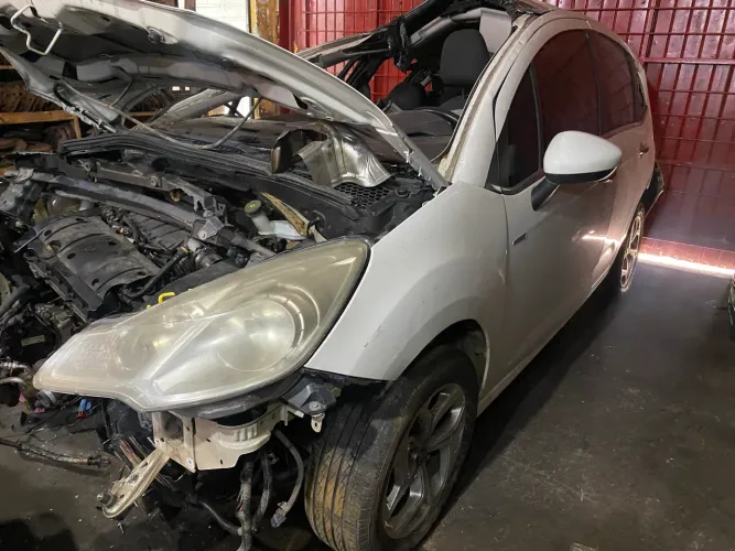 4 Sucatas de peças para retirar Sandero,Kwid,Ford ka, c3