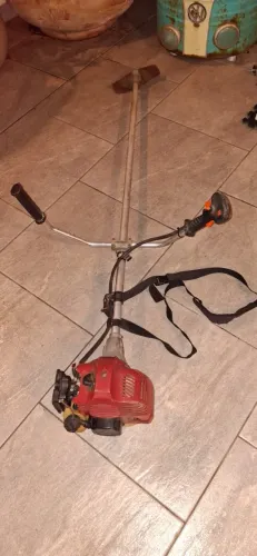 Roçadeira Kawasaki 2T a Gasolina - R$ 500 - Preço de Ocasião