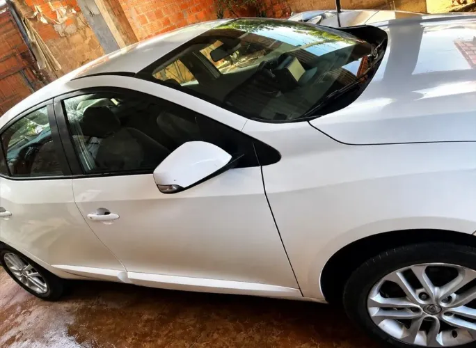 Renault Fluence Sed. Dynamique 2.0 16V Flex Mec. 2013
