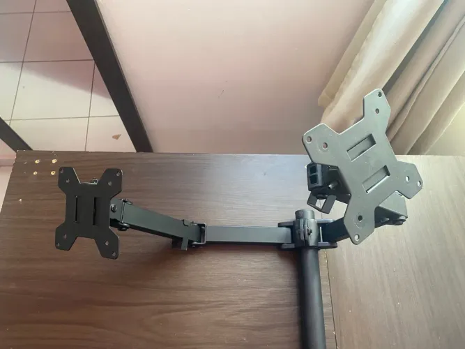 braço articulado suporte duas telas 