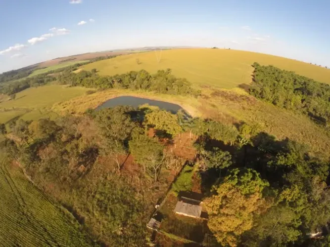 LINDO SÍTIO COM 8,26 HECTARE, LOCALIZADO EM UBERABA - MG, COM CASAS, ÁGUA E PLANTAS 