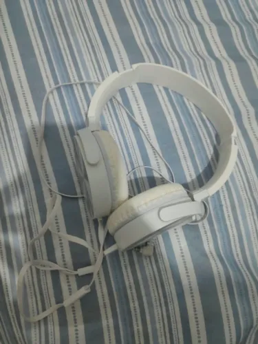 Fone de Ouvido Branco com Fio 
