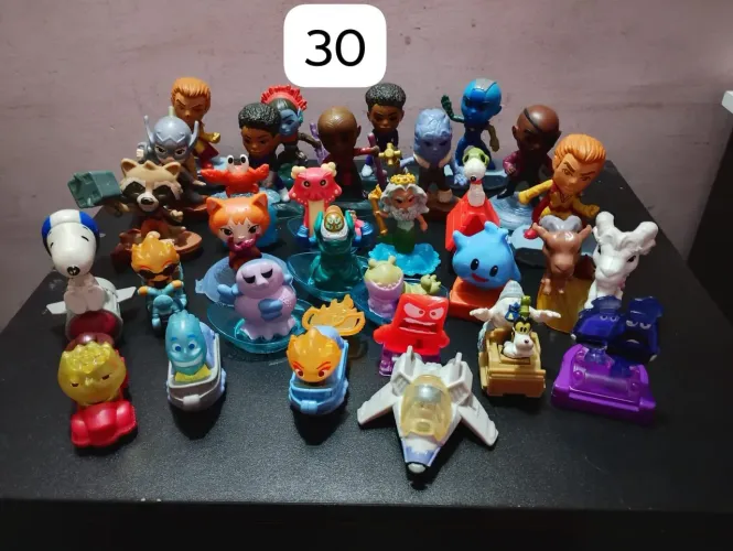 Lote com 30 brinquedos usados