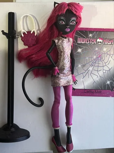 Catty Noir New Scaremester Completa G1 (não aceito ofertas)