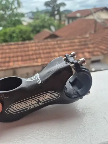 Mesa em fibra de carbono