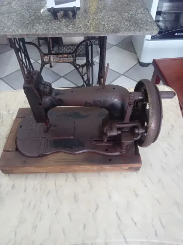 Máquina de costura antiga