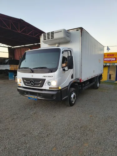 MB 1016 Ano 2013 baú Refrigerado 