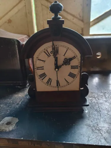 Relógio de mesa a pilha